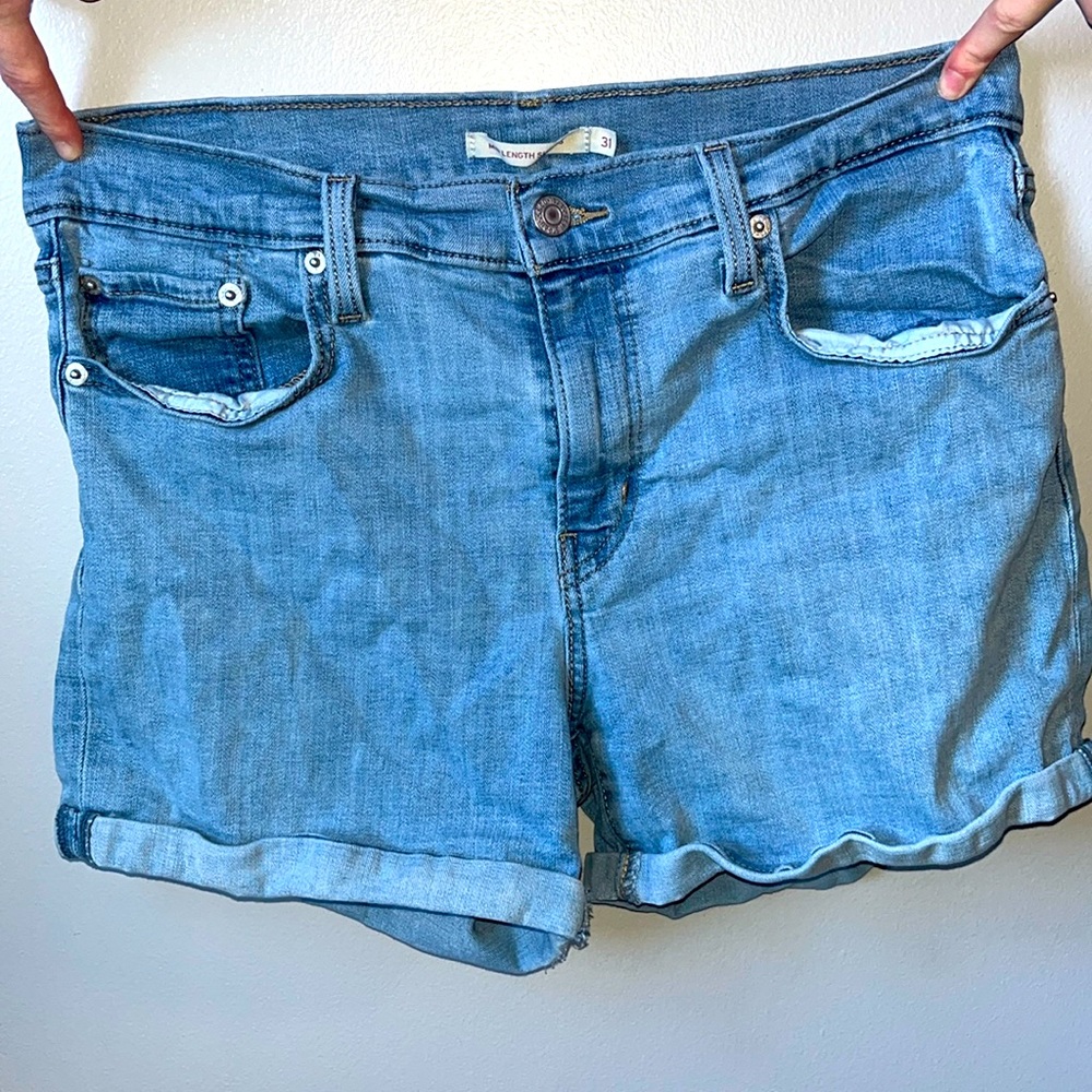 Levi mid length Jean shorts size 31.